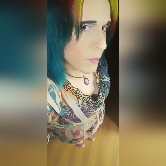 Meet your Posher, Madison - Picture 2 of 2